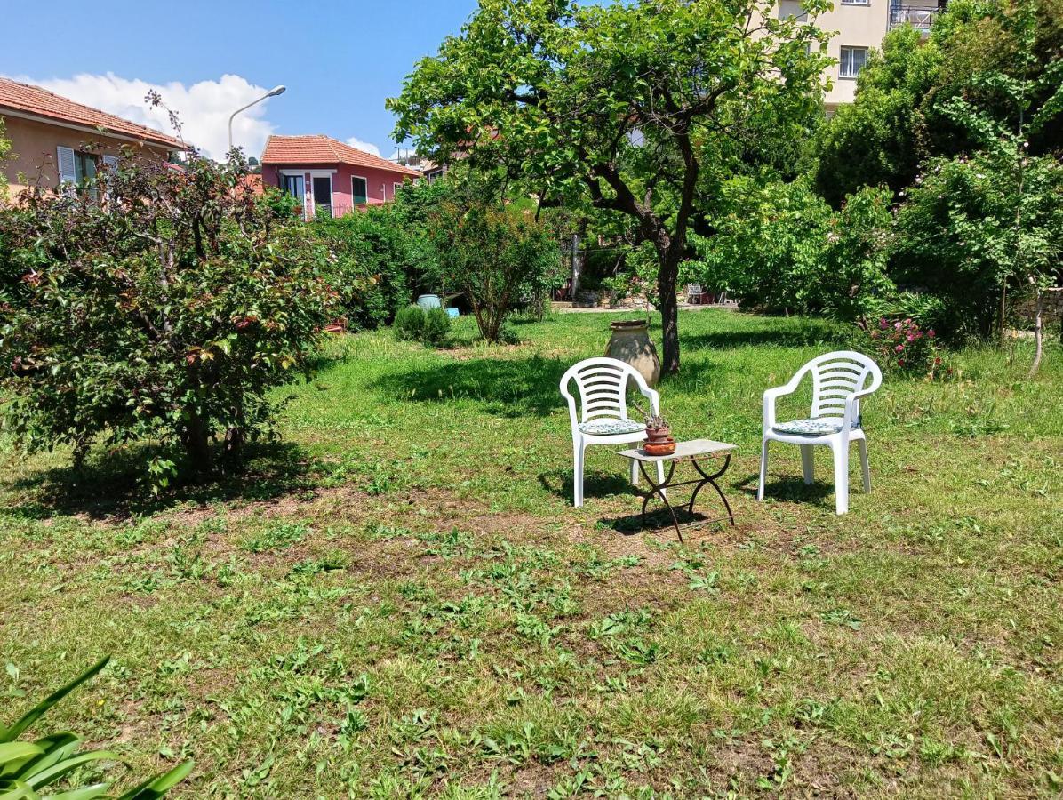 Villetta Con Giardino A Due Passi Dal Mare 임페리아 외부 사진