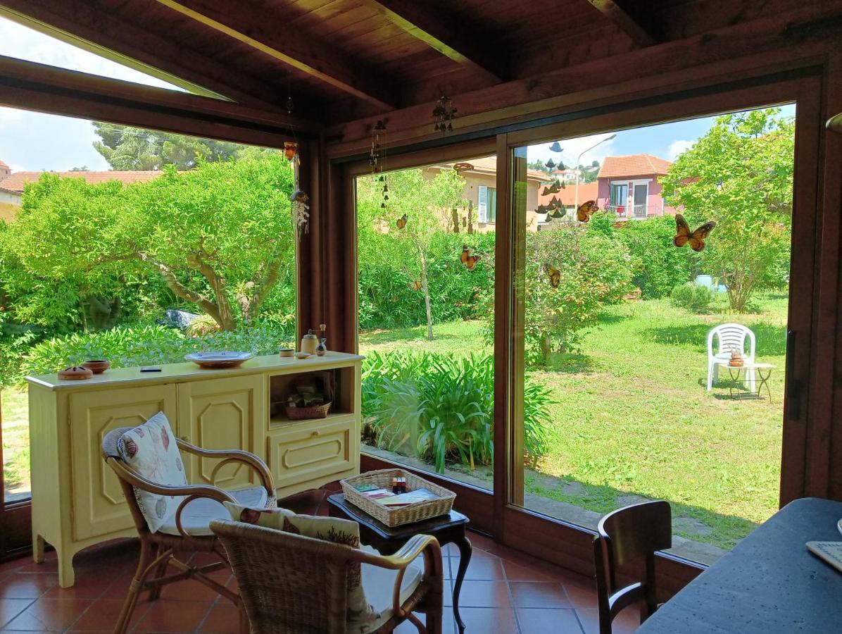 Villetta Con Giardino A Due Passi Dal Mare 임페리아 외부 사진